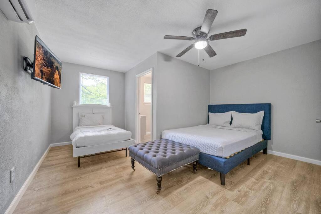 Great Value Stay Near Tesla Остин Екстериор снимка